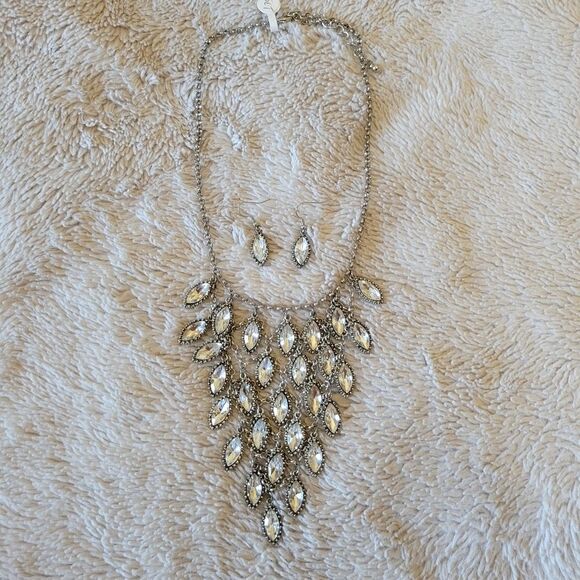 Jewelry - V Navette Waterfall Crystal Necklace Earring Set Silver